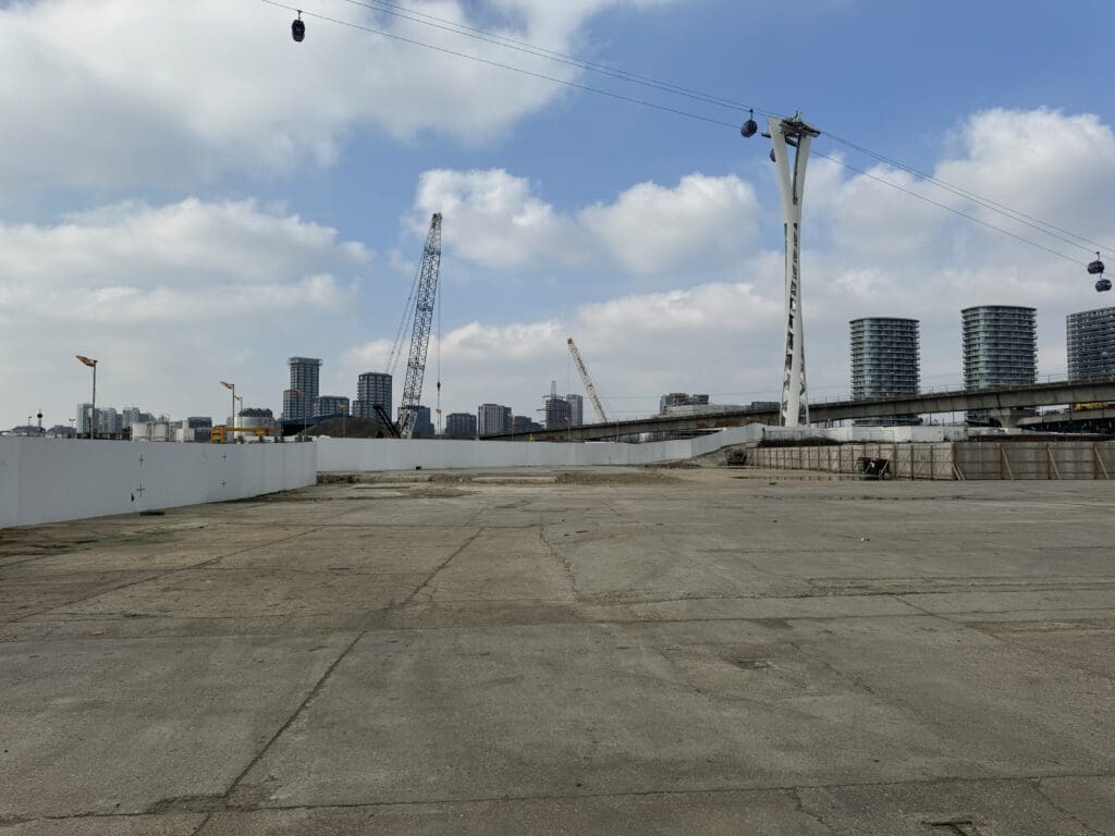 Urban construction site with cranes and buildings.